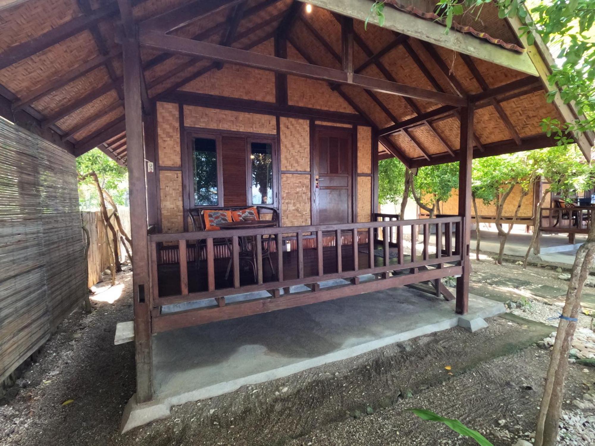 Maryan Moyo Bungalows & Resto Moyo Island Luaran gambar