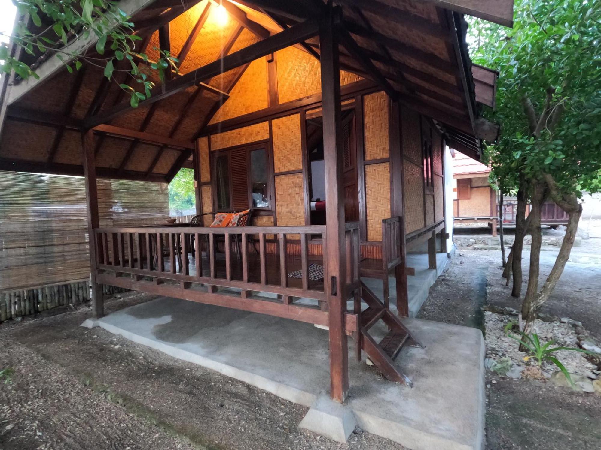 Maryan Moyo Bungalows & Resto Moyo Island Luaran gambar