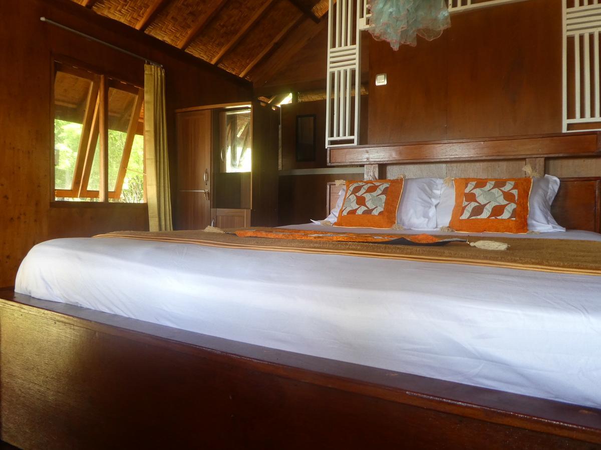 Maryan Moyo Bungalows & Resto Moyo Island Bilik gambar