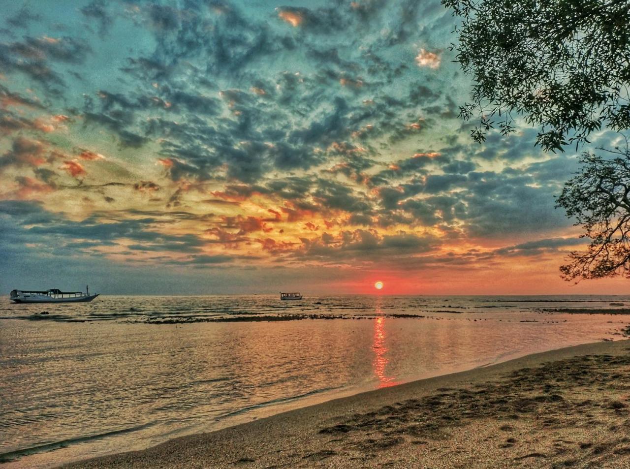 Maryan Moyo Bungalows & Resto Moyo Island Luaran gambar
