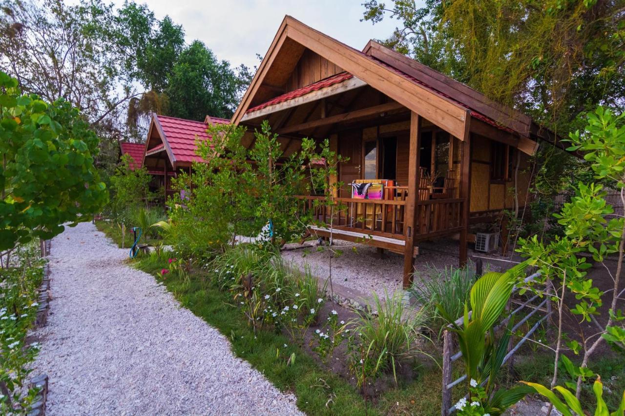 Maryan Moyo Bungalows & Resto Moyo Island Luaran gambar
